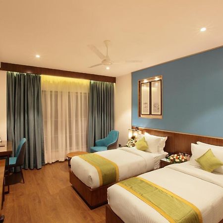 Hotel Ceasar Palace Thodupuzha المظهر الخارجي الصورة