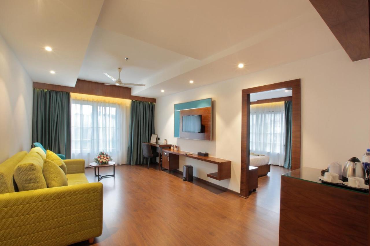 Hotel Ceasar Palace Thodupuzha المظهر الخارجي الصورة